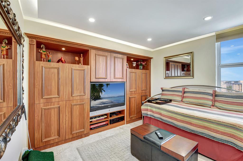 CLARENDON CONDO - Residential