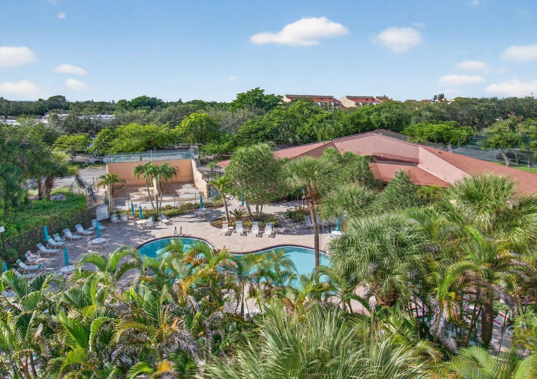 LAVERS DELRAY RACQUET CLUB CONDO - Residential Lease