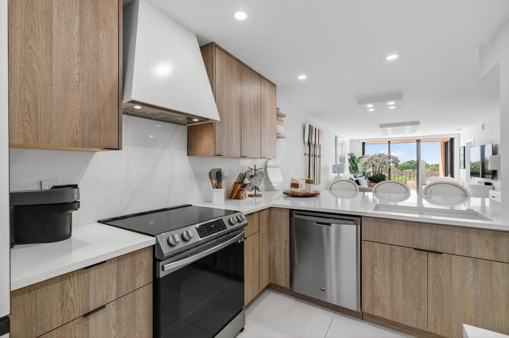 Photo of 600 Egret Circle #7501, Delray Beach, FL 33444 (MLS # R11131561)