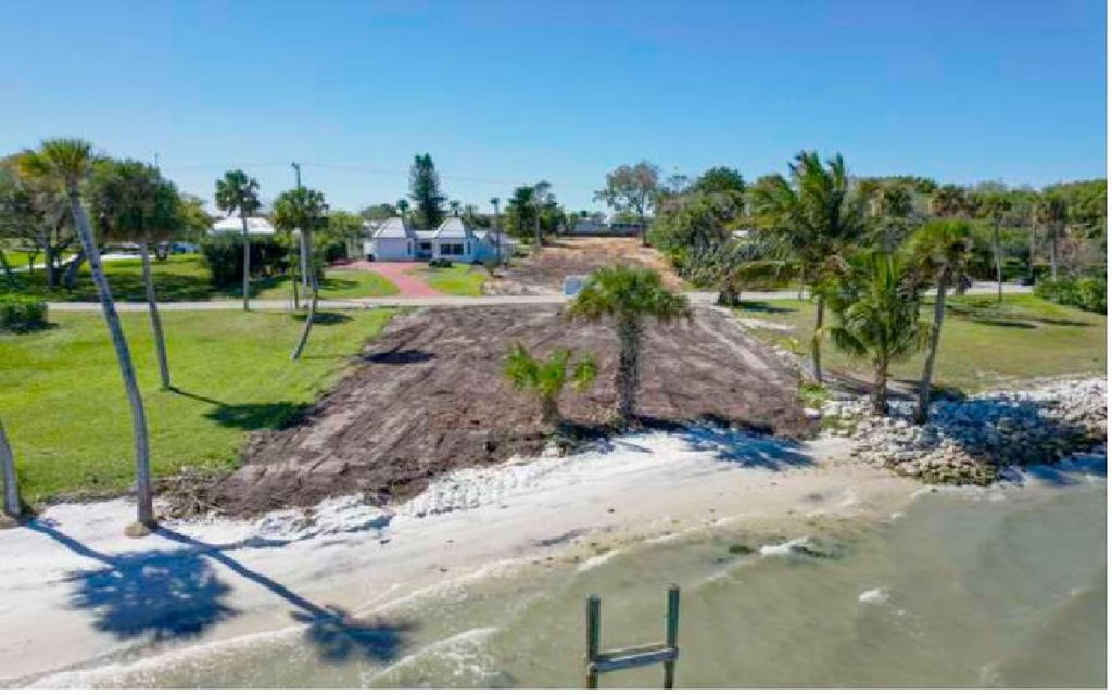 Photo of 1033 S Indian River Drive, Fort Pierce, FL 34950 (MLS # R11053687)