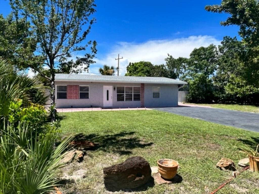 Adorable 3/2 single family home in Pompano Beach. Large fenced in backyard, stainless steel appliances, washer and dryer. Available for quick and immediate occupancy!