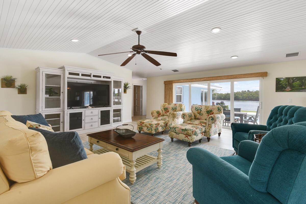 NORTH HOBE SOUND SHORES - Residential