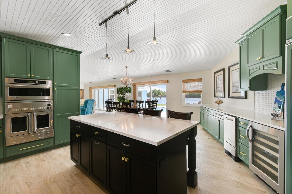 NORTH HOBE SOUND SHORES - Residential