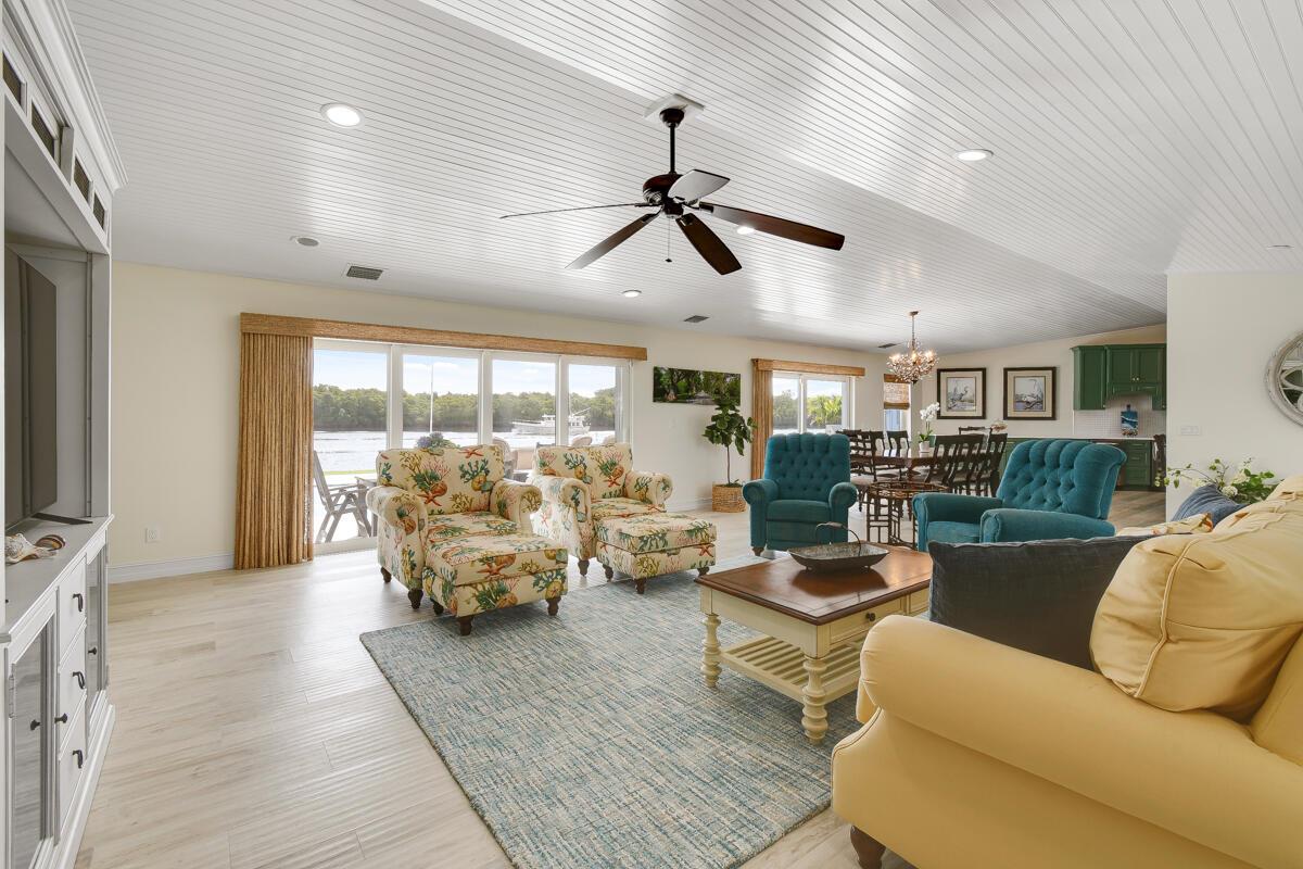 NORTH HOBE SOUND SHORES - Residential