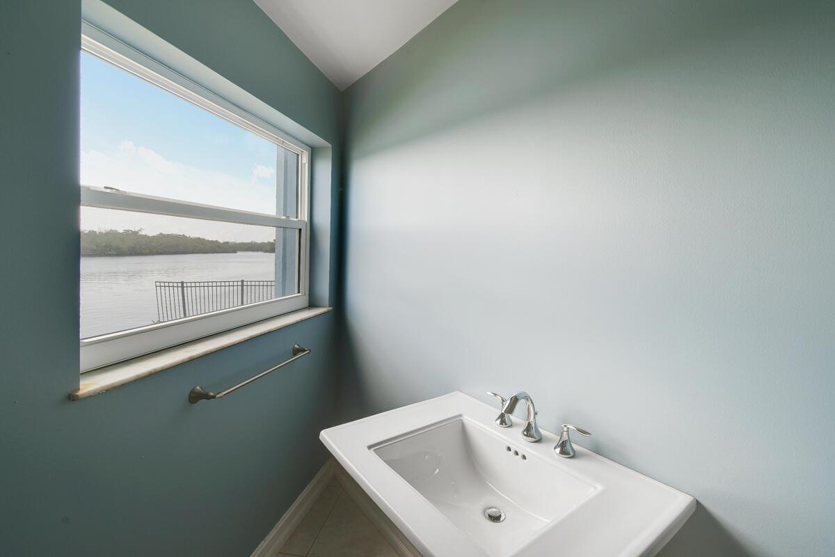 NORTH HOBE SOUND SHORES - Residential