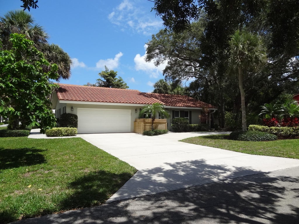 Photo of 1140 SW 15th Street, Boca Raton, FL 33486 (MLS # B26041895)