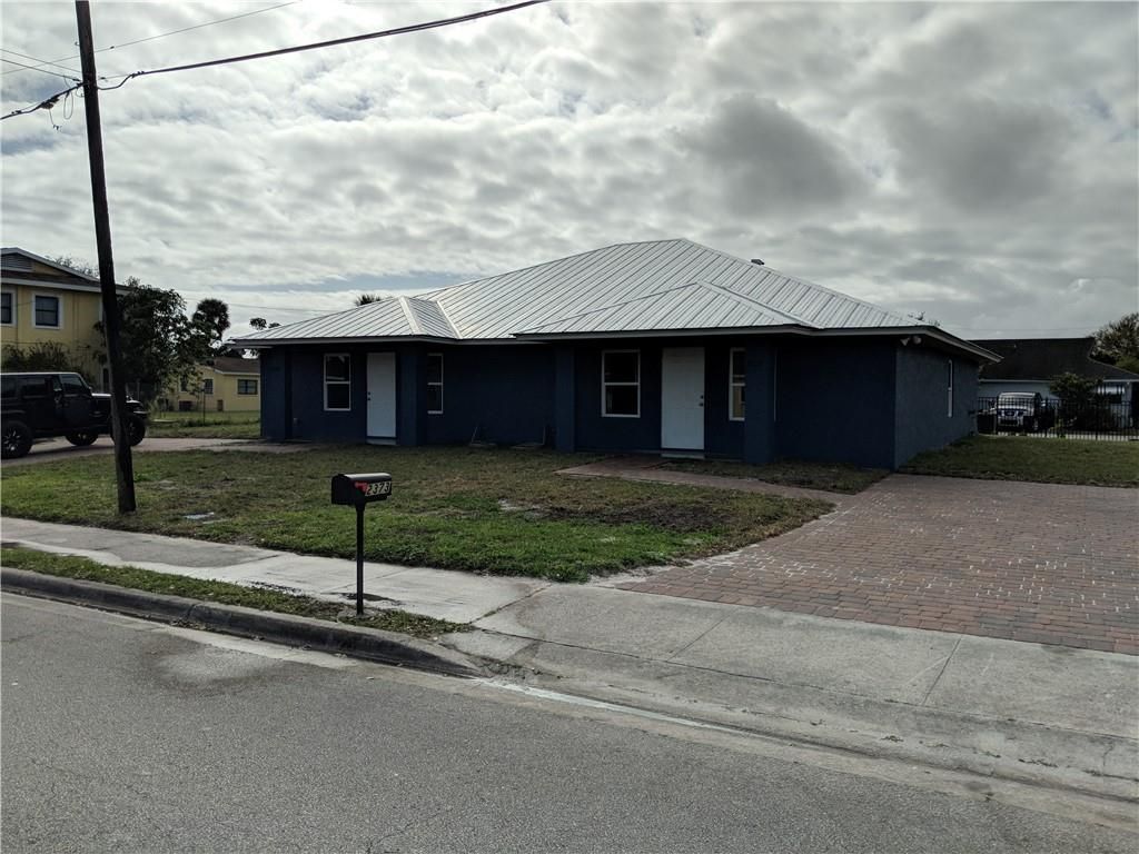 Photo of 23712373 Avenue I, Fort Pierce, FL 34950 (MLS # F10336817)