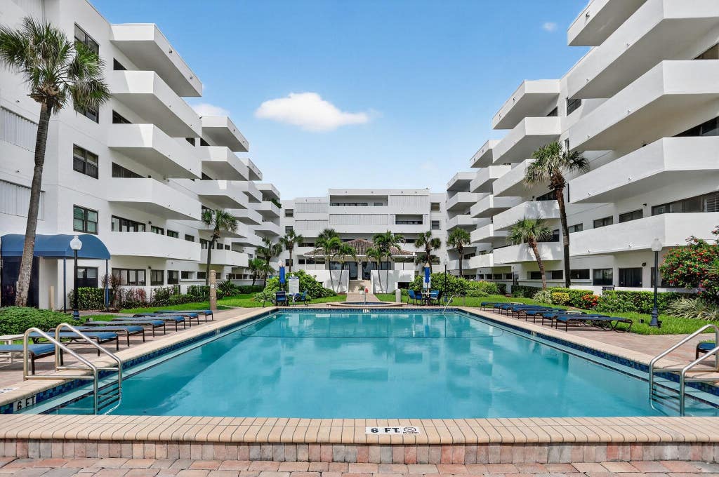 Photo of 330 SE 20 Avenue #421, Deerfield Beach, FL 33441 (MLS # F10524250)