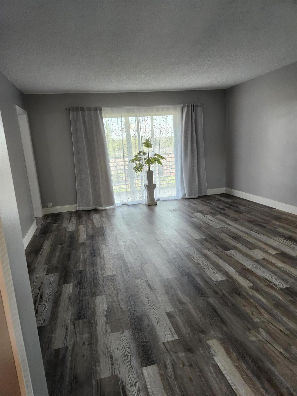 Lake Clarke Gardens Condo - Residential