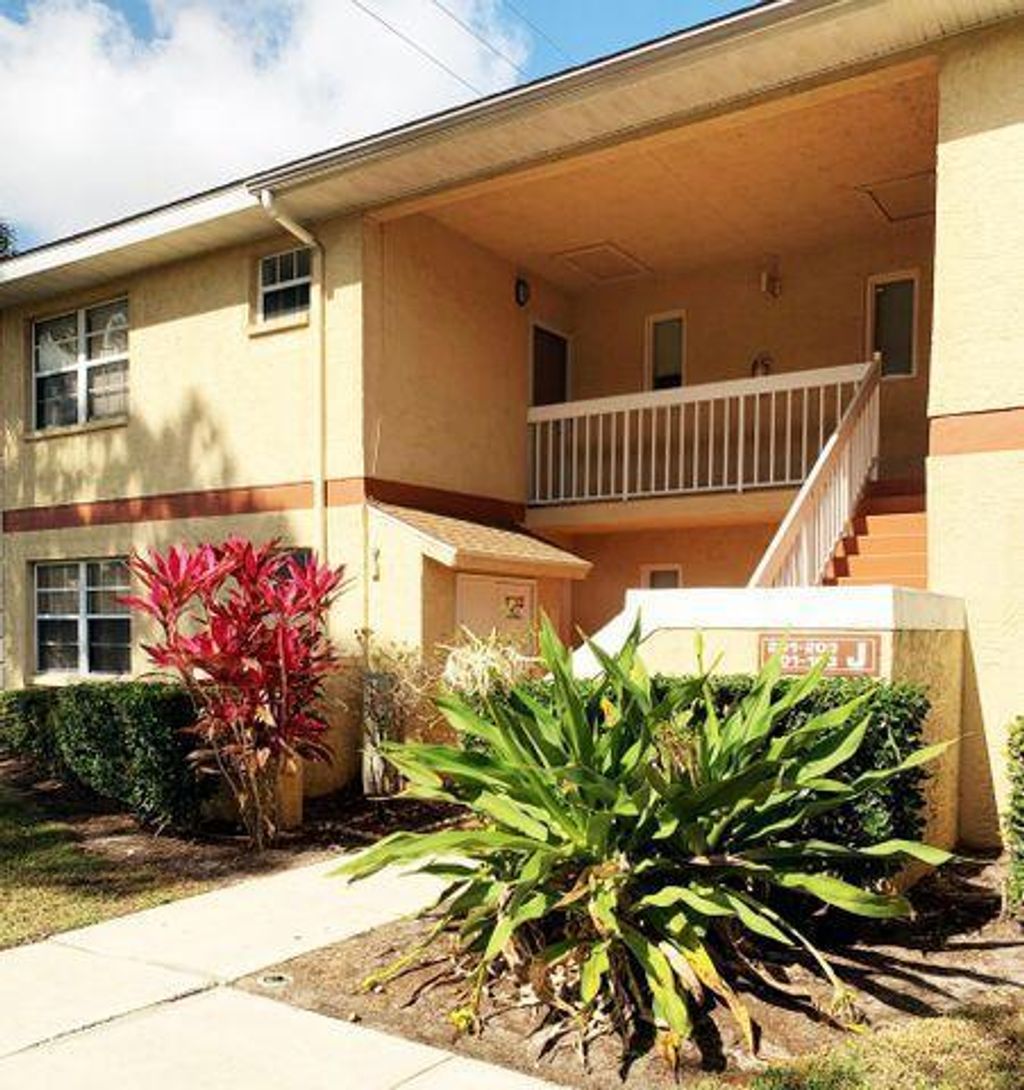 Photo of 1542 SE Royal Green Circle #J-103, Port St Lucie, FL 34952 (MLS # R10901328)