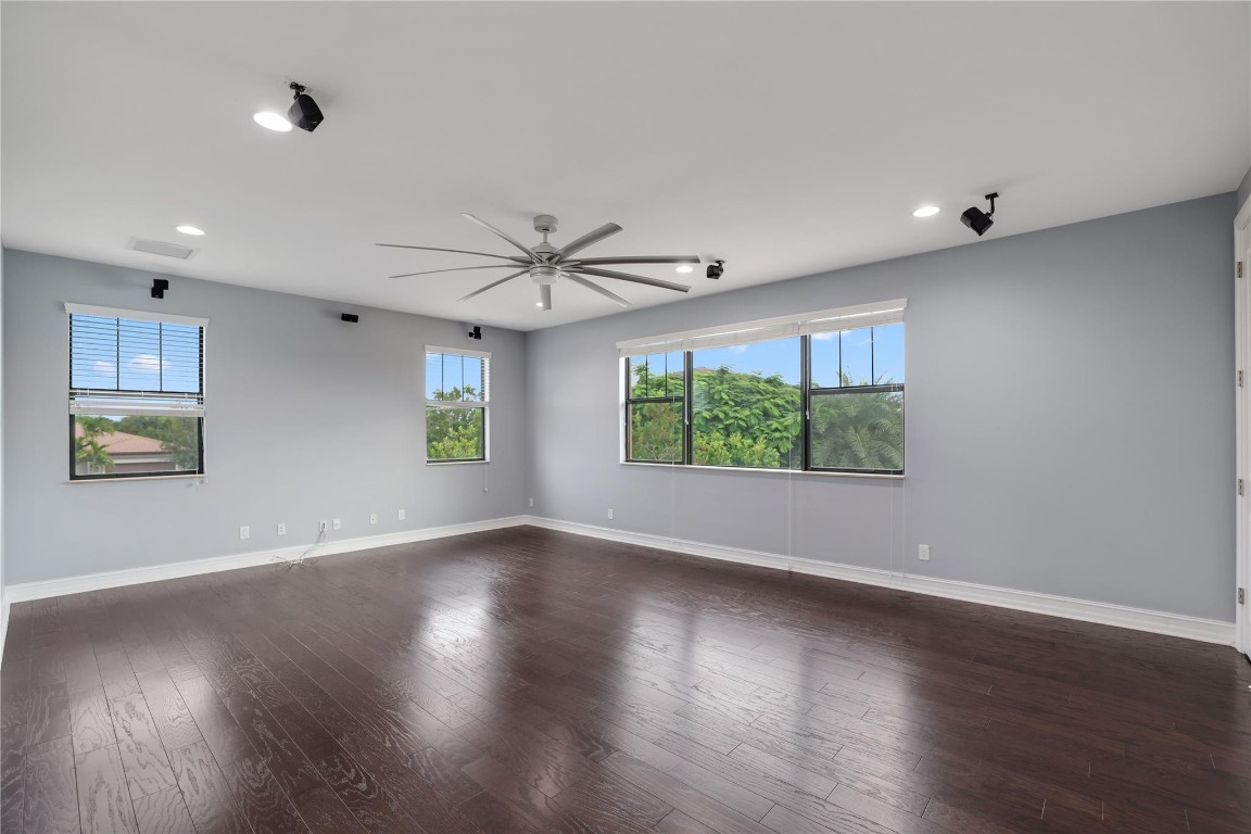 Bruschi Prop 180-105 B - Residential