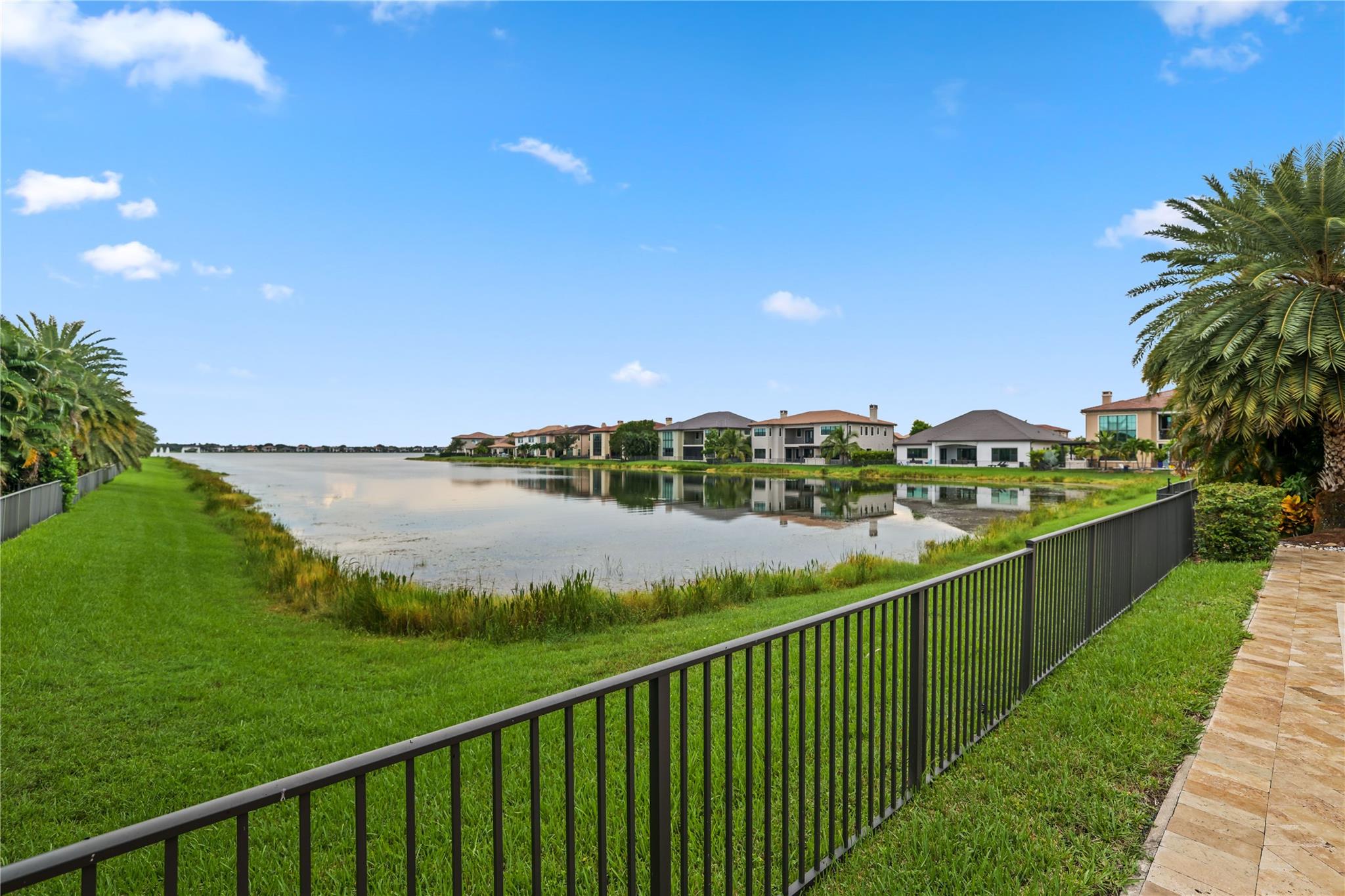 Bruschi Prop 180-105 B - Residential