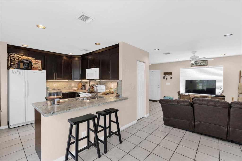 Photo of 4777 SW 14th Street, Deerfield Beach, FL 33442 (MLS # B26064003)