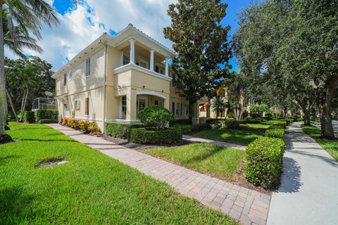 Photo of 3846 Greenway Drive, Jupiter, FL 33458 (MLS # B26090485)