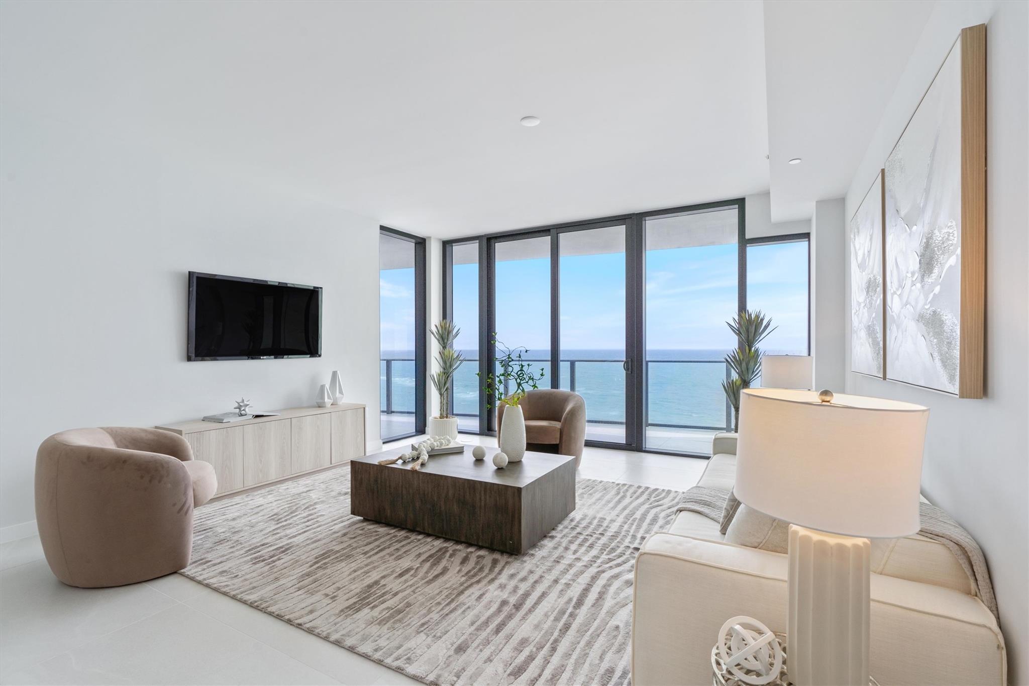 SOLEMAR Beachfront condo - Residential