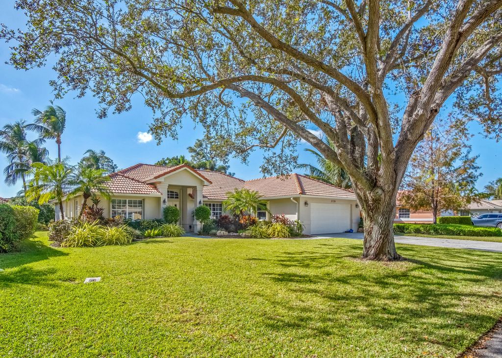 Photo of 3720 Beachwood Drive, Delray Beach, FL 33445 (MLS # R11038195)