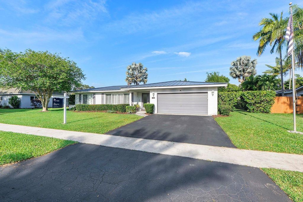 Photo of 7307 SW 9th Court, Plantation, FL 33317 (MLS # B26018715)