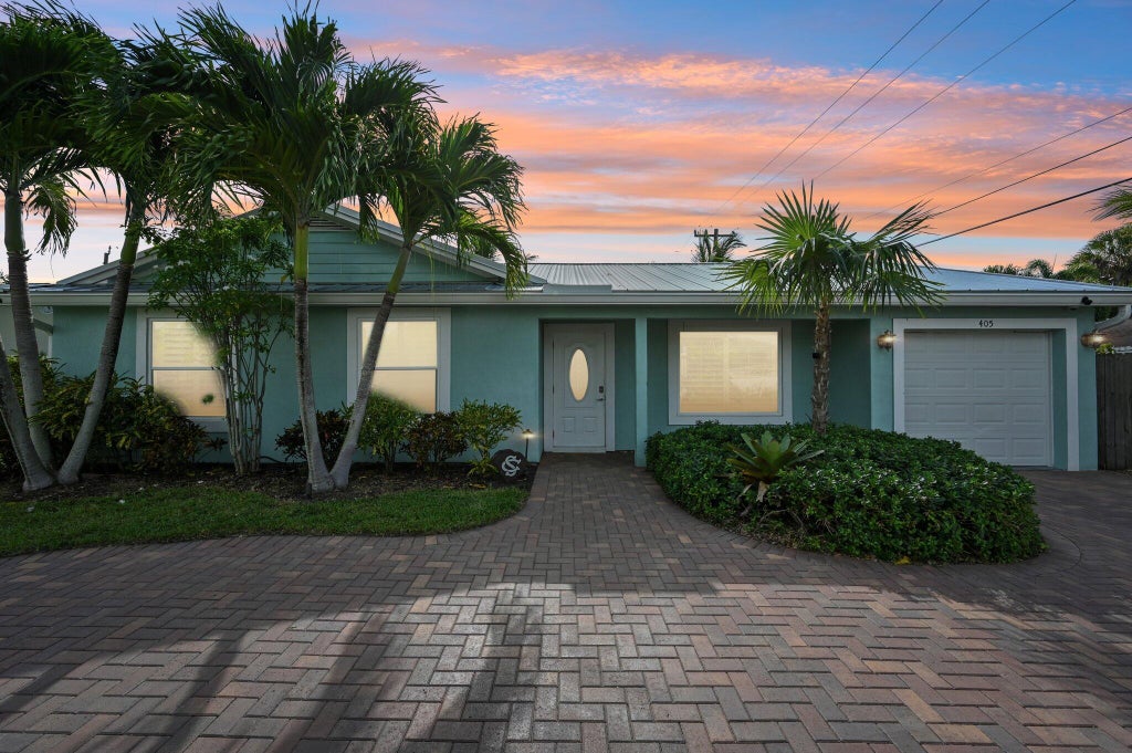 Photo of 405 E Whitney Drive, Jupiter, FL 33458 (MLS # R11111868)