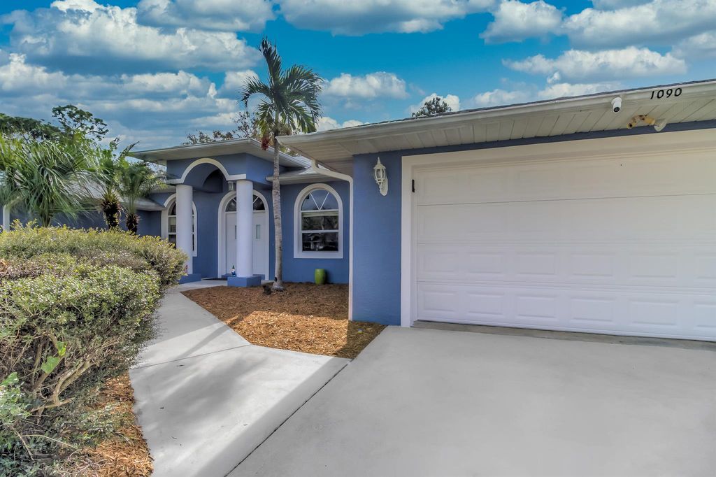 Photo of 1090 SE Shakespeare Avenue, Port Saint Lucie, FL 34983 (MLS # R10943306)