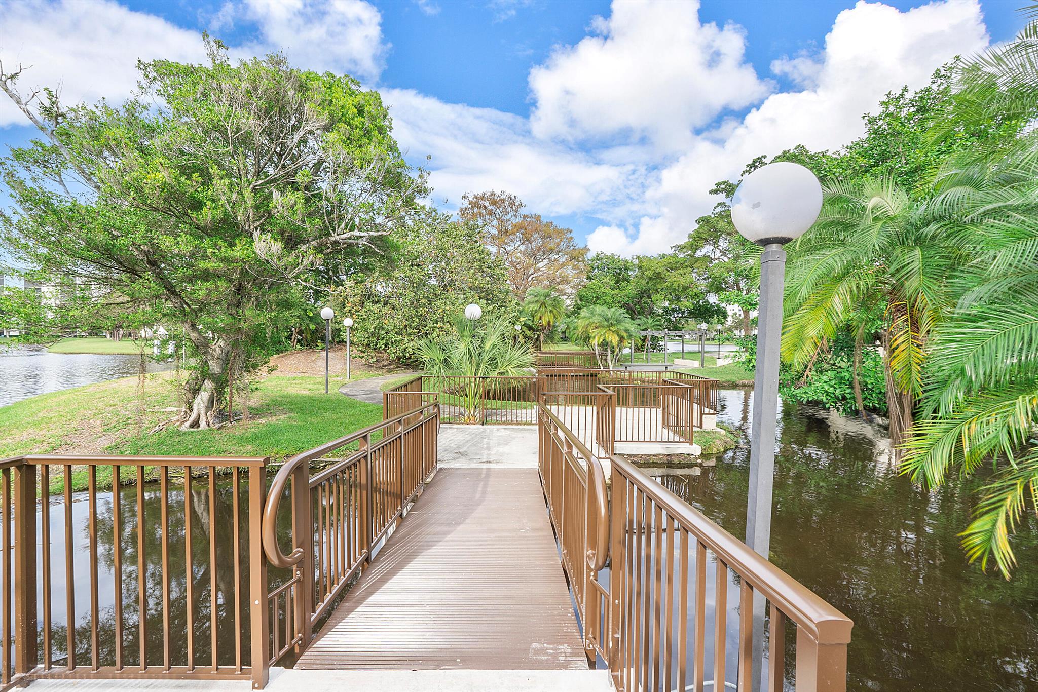 CYPRESS BEND CONDOMINIUM - Residential