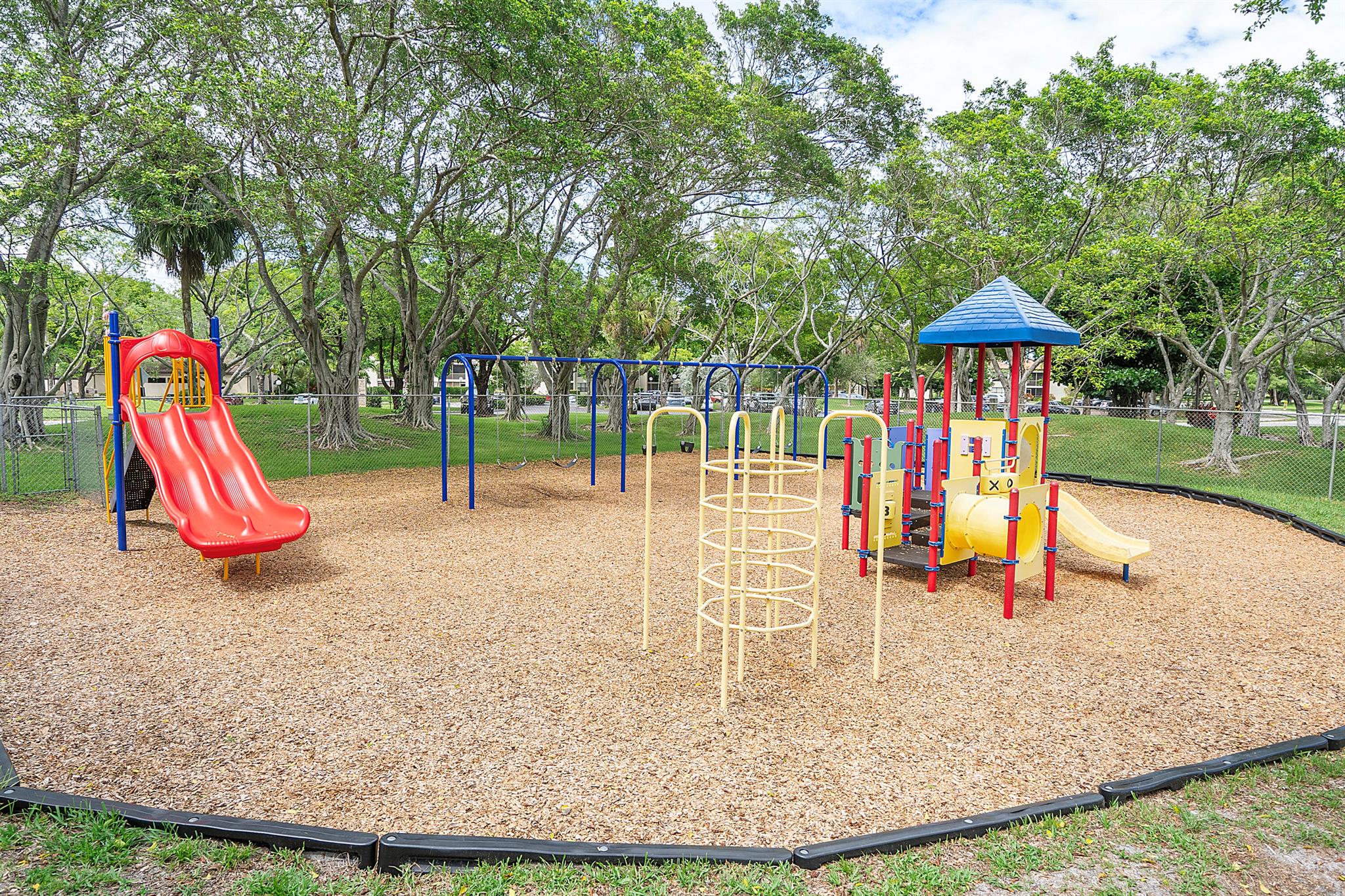 CYPRESS BEND CONDOMINIUM - Residential