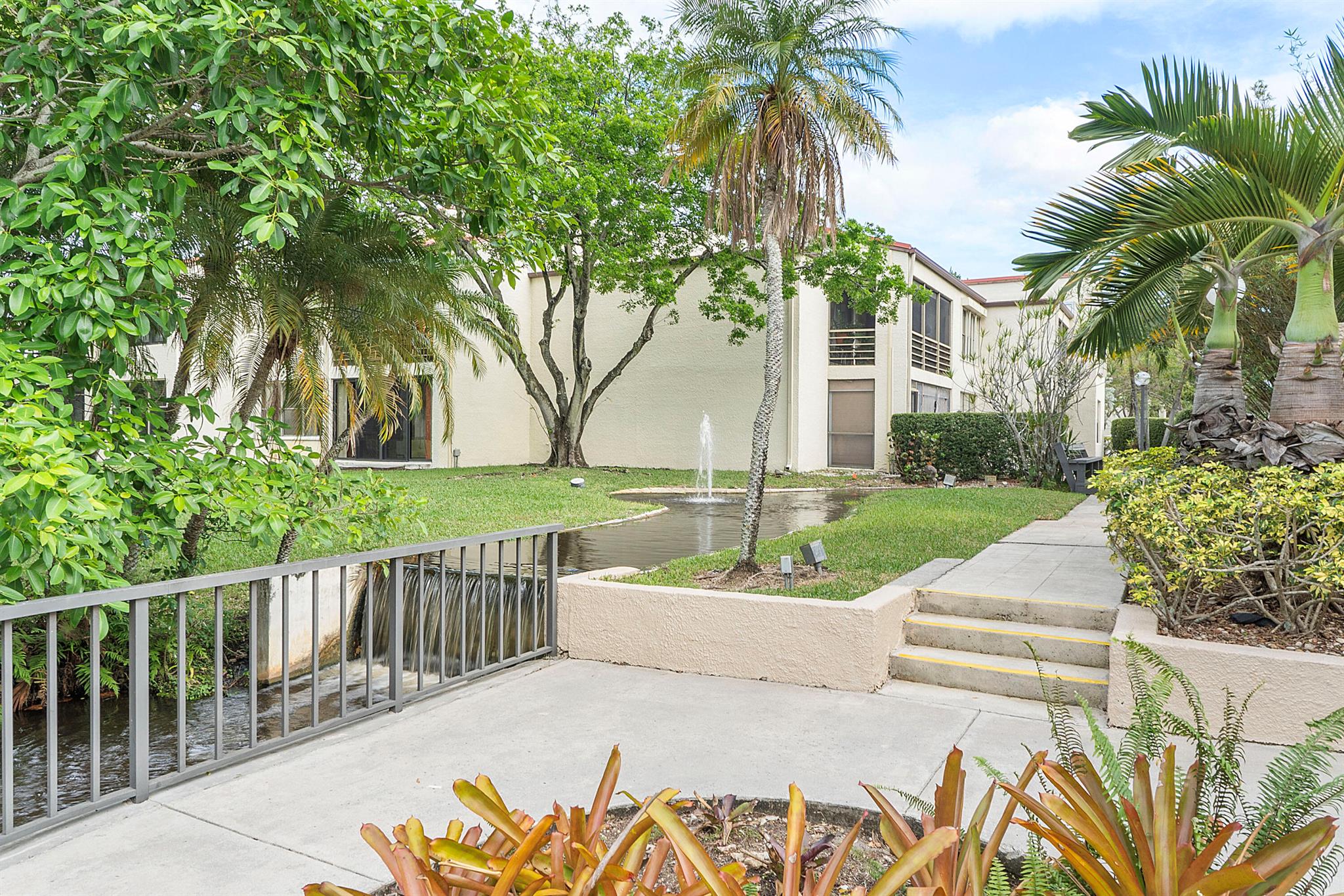 CYPRESS BEND CONDOMINIUM - Residential