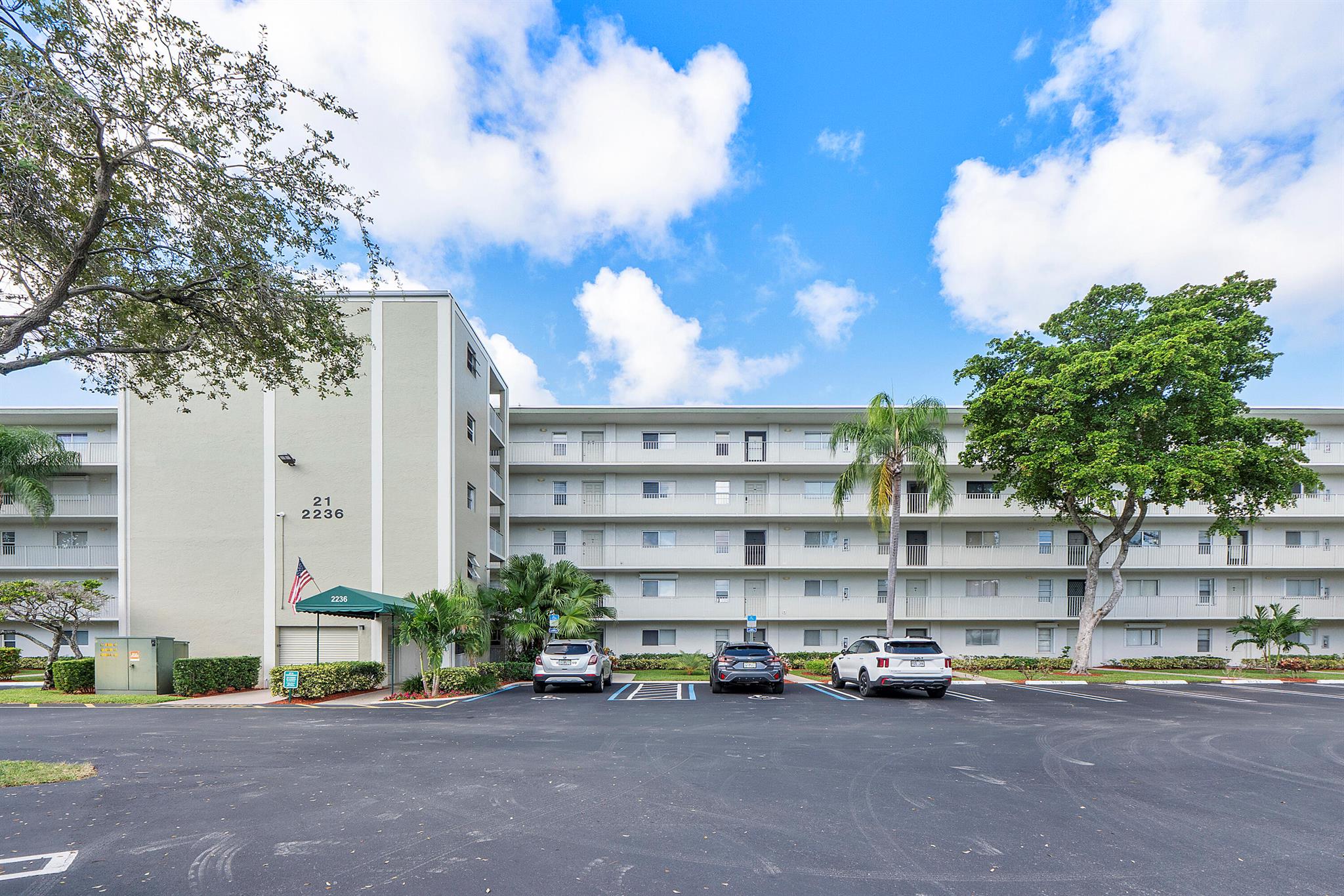 CYPRESS BEND CONDOMINIUM - Residential