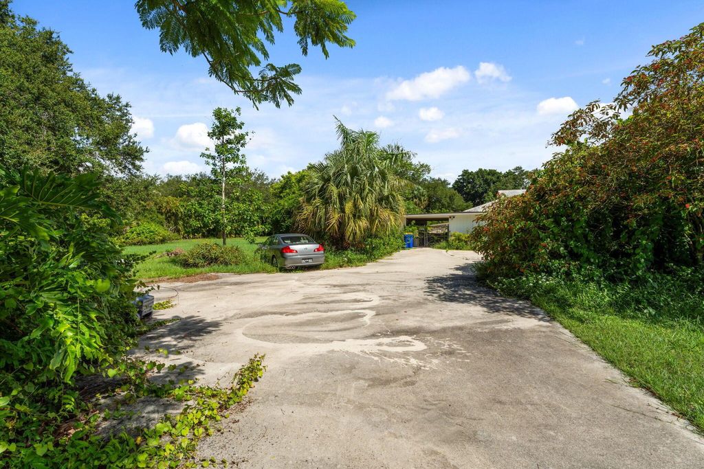 Photo of 513 SW Fuge Road, Stuart, FL 34997 (MLS # R11108995)