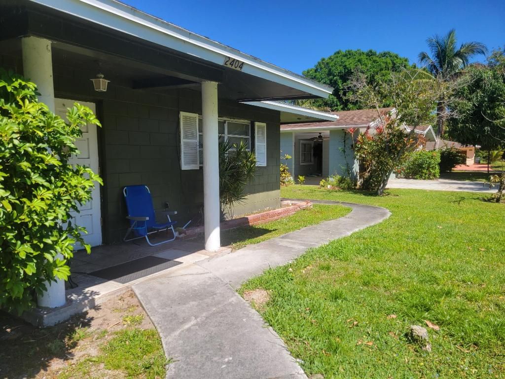 Photo of 2404 Holiday Court, Fort Pierce, FL 34982 (MLS # R11071302)