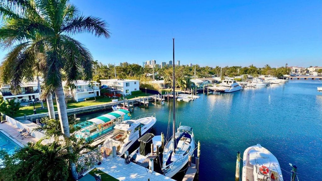 Photo of 1435 SE 15th Street #402, Fort Lauderdale, FL 33316 (MLS # F10487591)