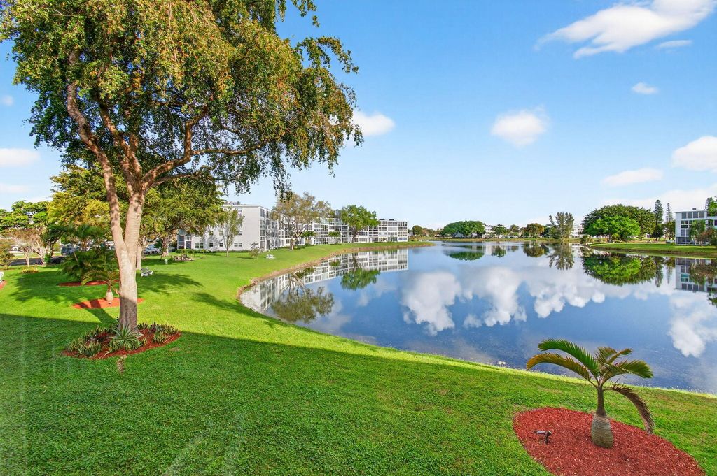 Photo of 2073 Cambridge D, Deerfield Beach, FL 33442 (MLS # B26003592)