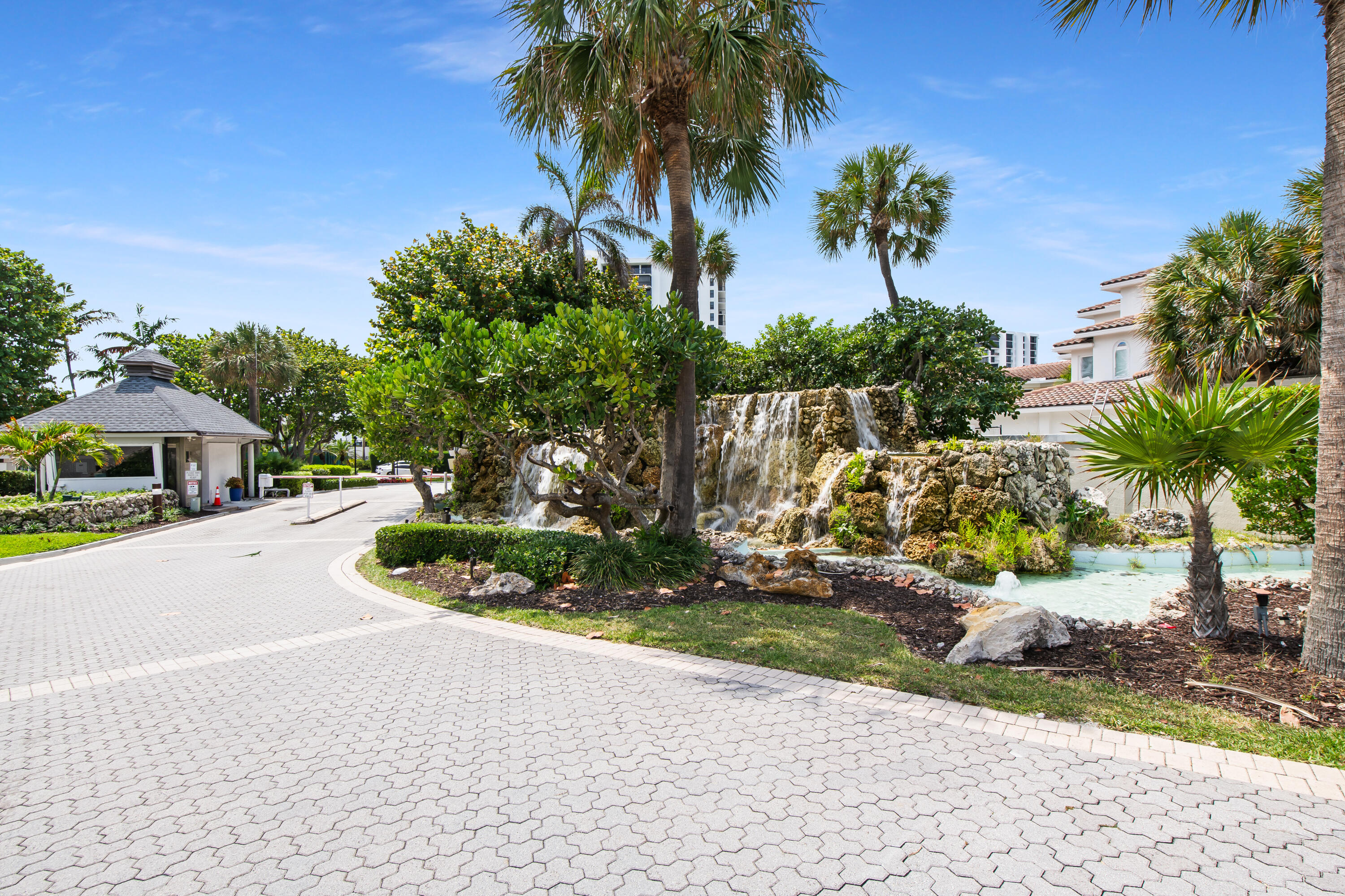 ABERDEEN ARMS CONDO - Residential