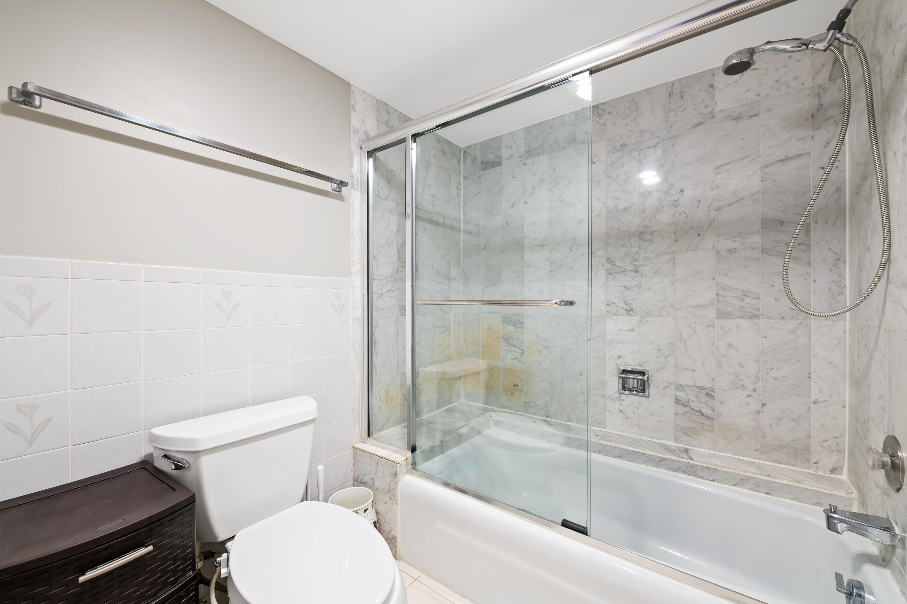 ABERDEEN ARMS CONDO - Residential