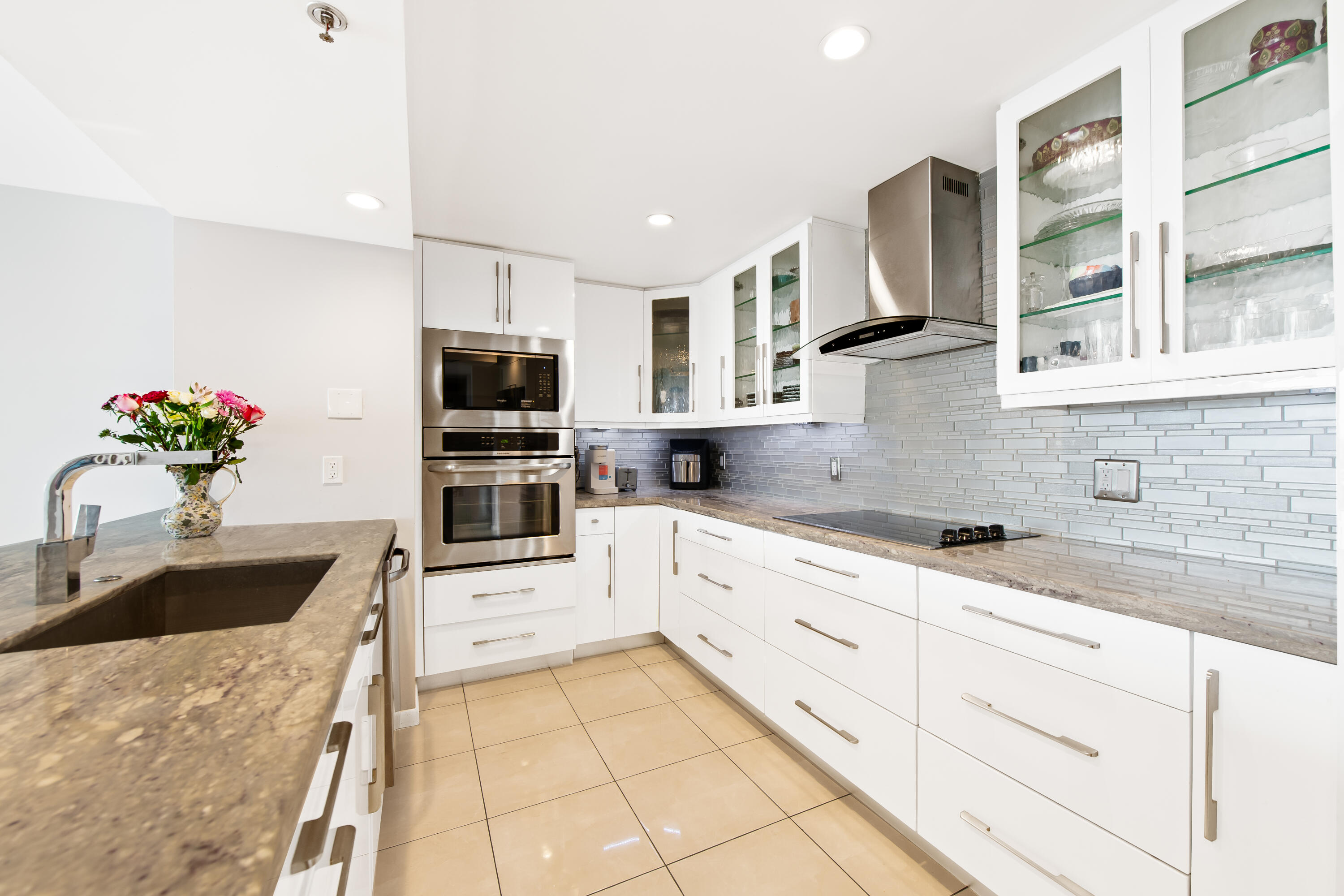 ABERDEEN ARMS CONDO - Residential