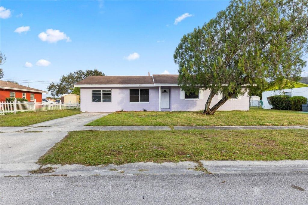 Photo of 114 Devonshire Drive, Fort Pierce, FL 34946 (MLS # R10947068)