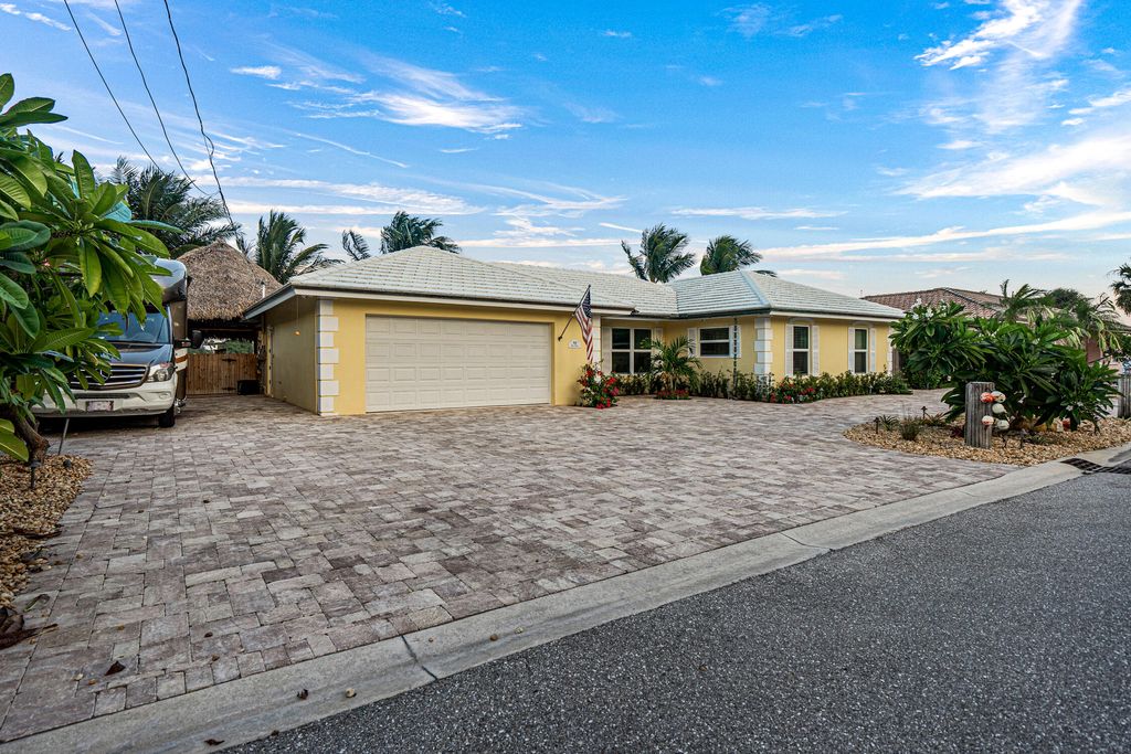 Photo of 844 East Drive, Boynton Beach, FL 33435 (MLS # B26002483)
