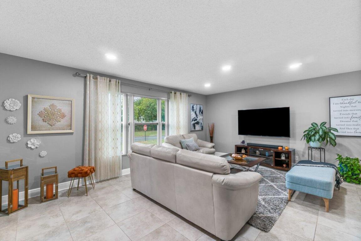 HIGH POINT OF DELRAY SEC 7 CONDO - Residential