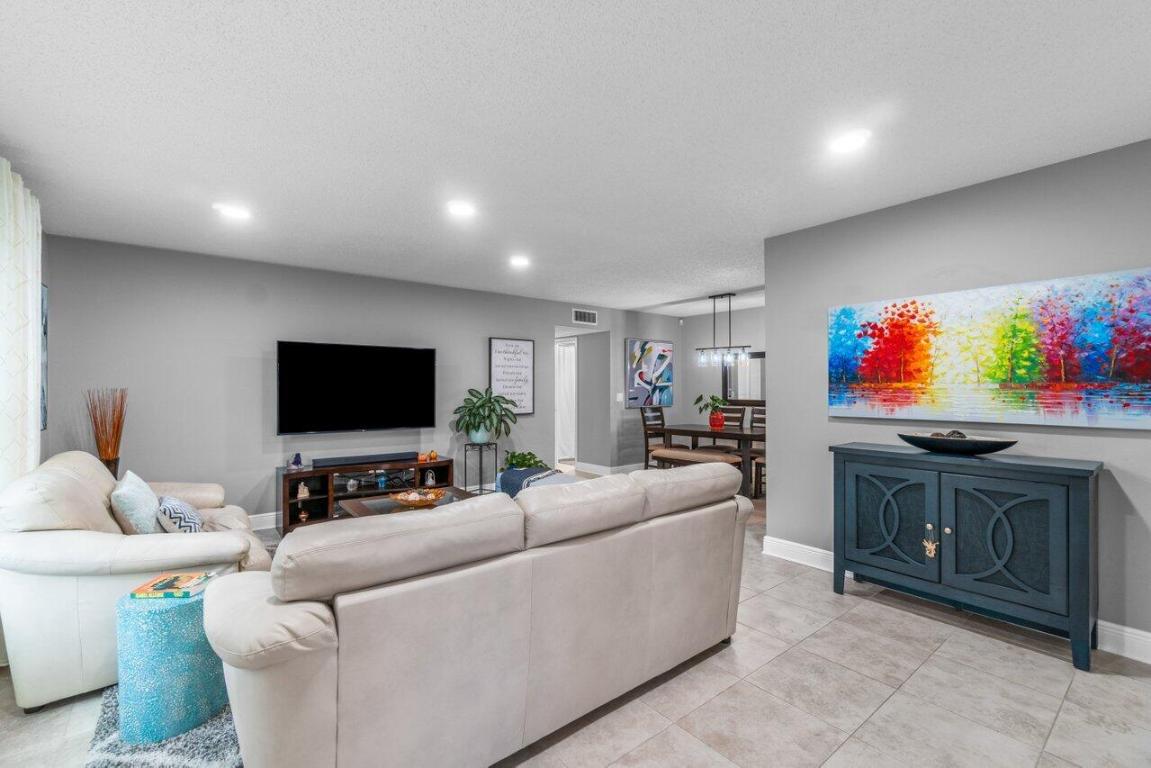 HIGH POINT OF DELRAY SEC 7 CONDO - Residential