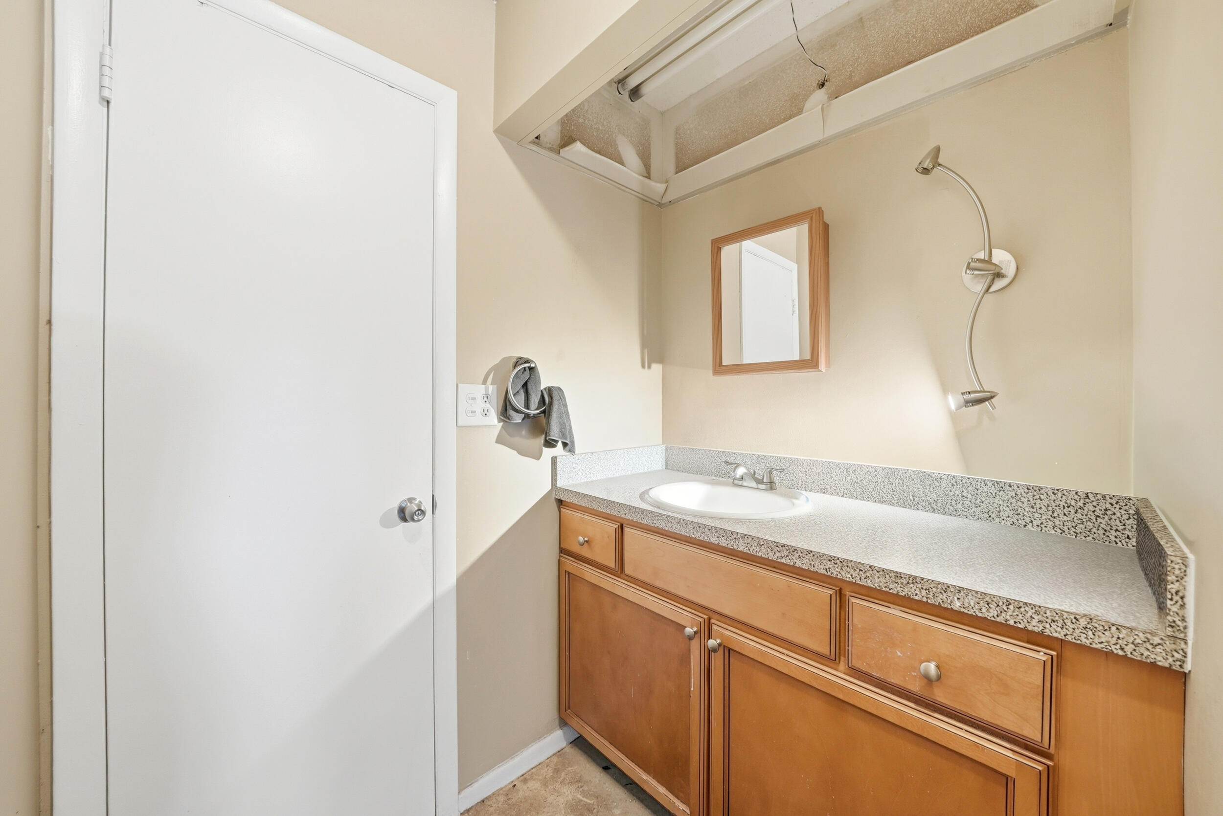 ANDOR PLAZA CONDO - Residential