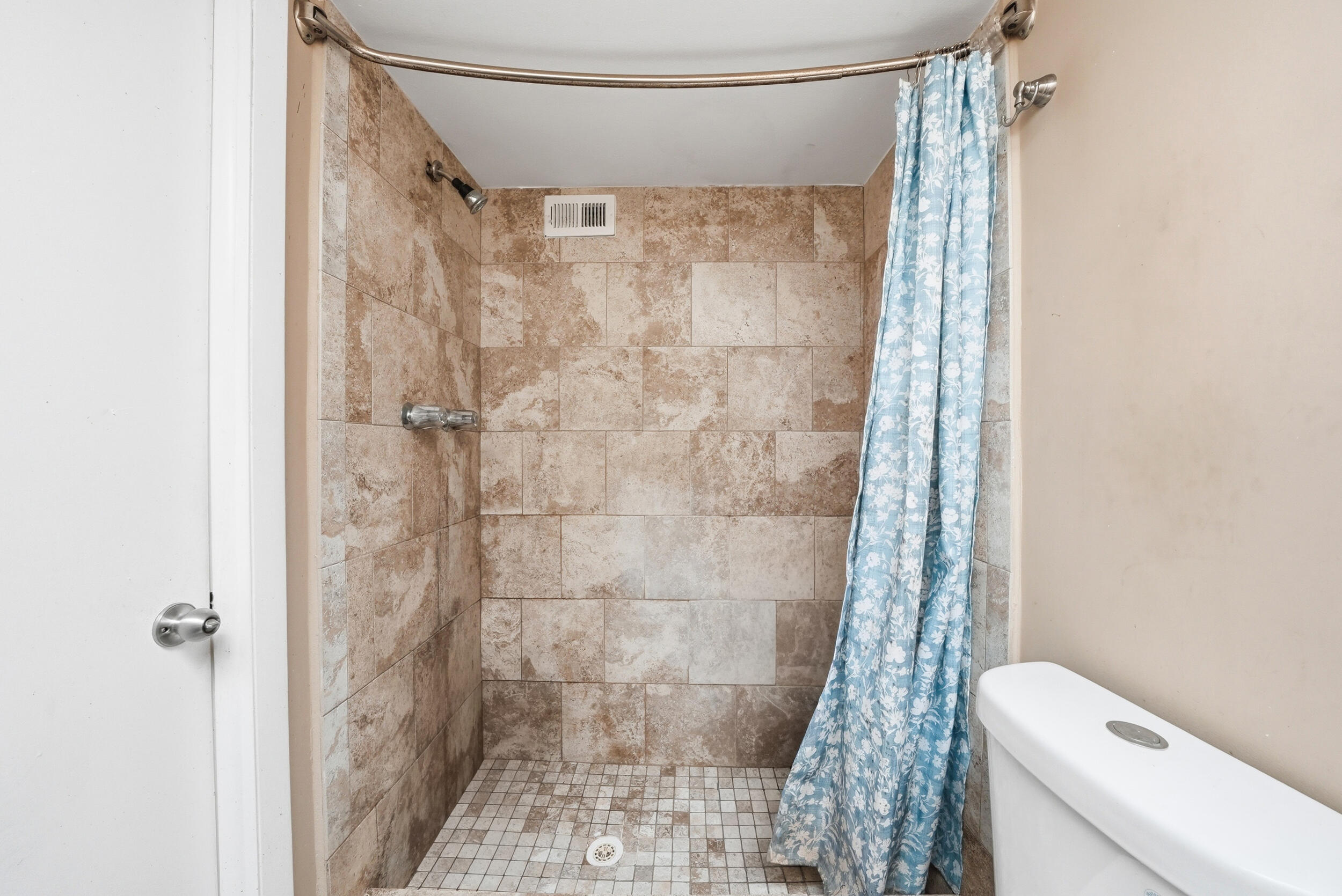 ANDOR PLAZA CONDO - Residential