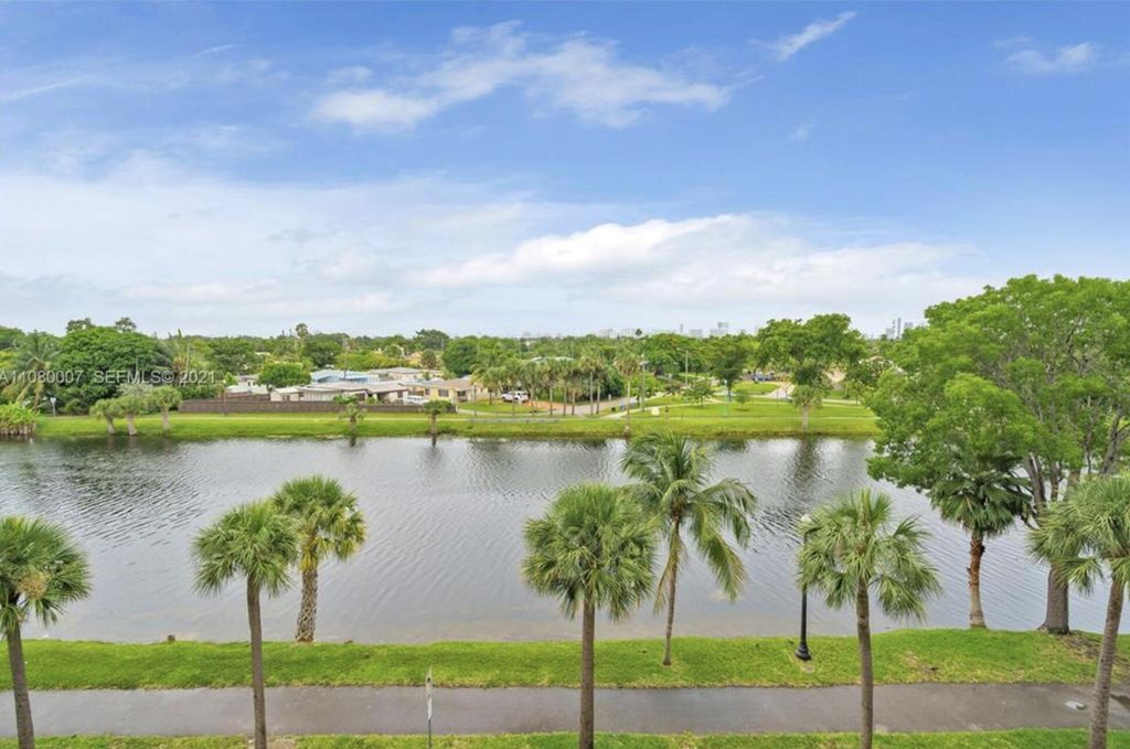 Photo of 16850 S Glades Drive #2g, North Miami Beach, FL 33162 (MLS # B26002201)