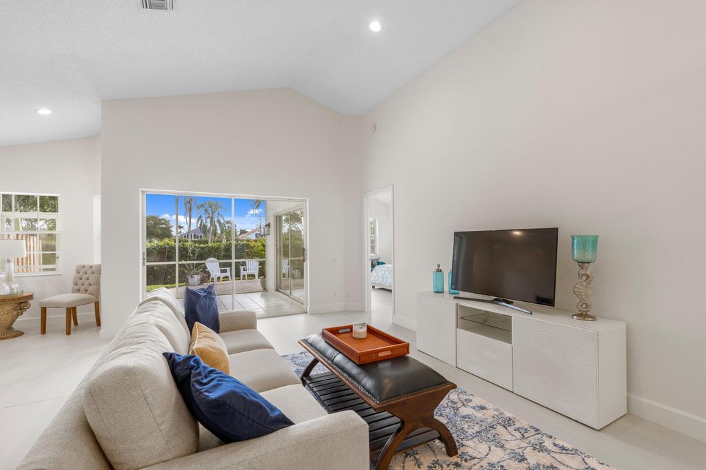 Photo of 6153 Bay Isles Drive, Boynton Beach, FL 33437 (MLS # R11161279)