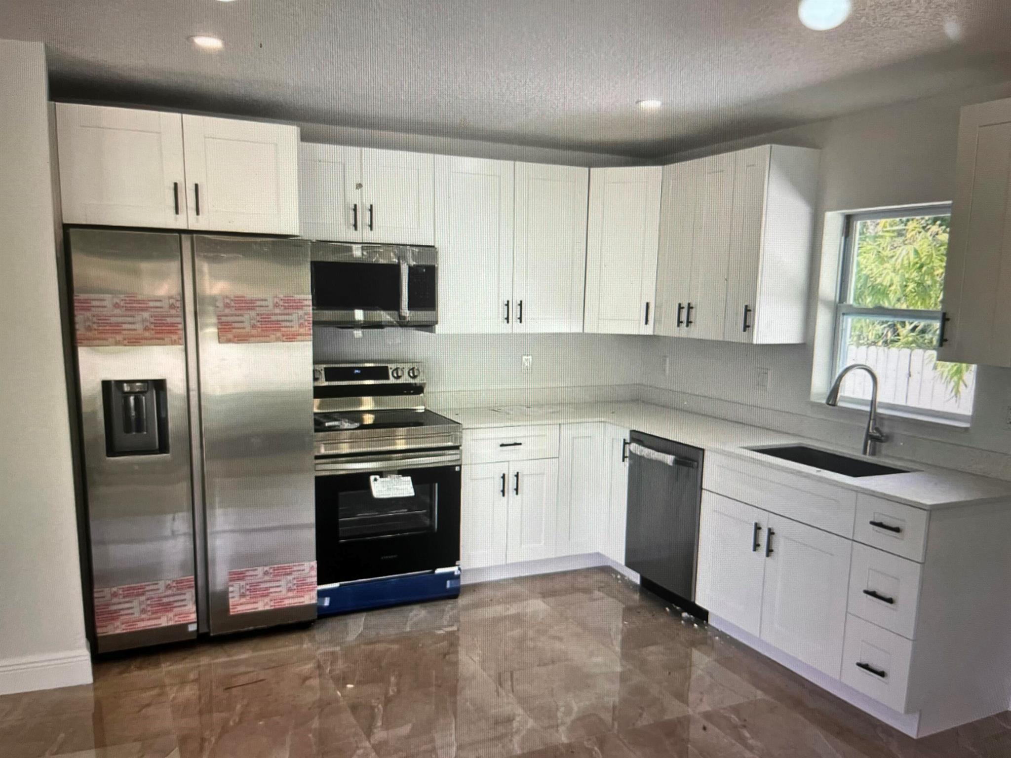 DELRAY GARDEN ESTATES 1 - Residential Lease
