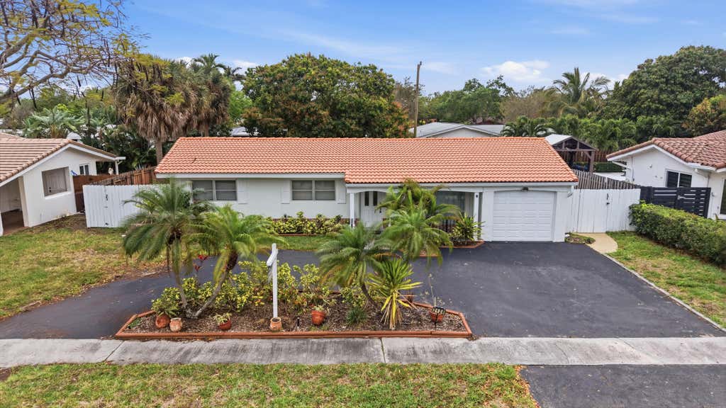 Photo of 2120 NE 62nd Court, Fort Lauderdale, FL 33308 (MLS # B26044321)