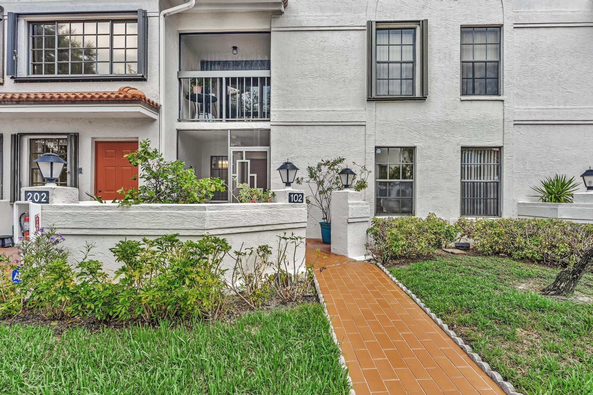 9632 Sills Drive E 102
