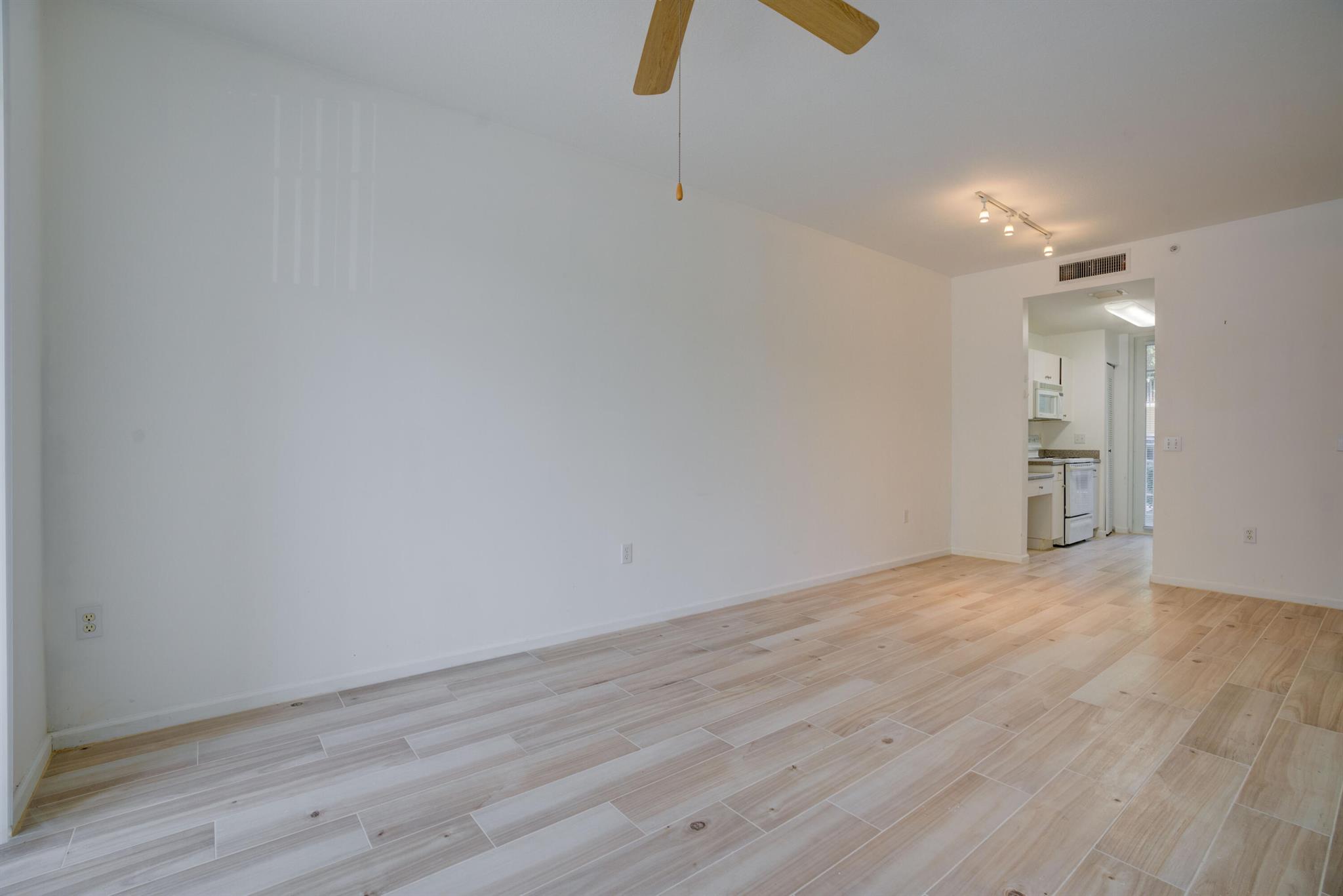 VILLAGE AT ABACOA CONDOMI - Residential Lease