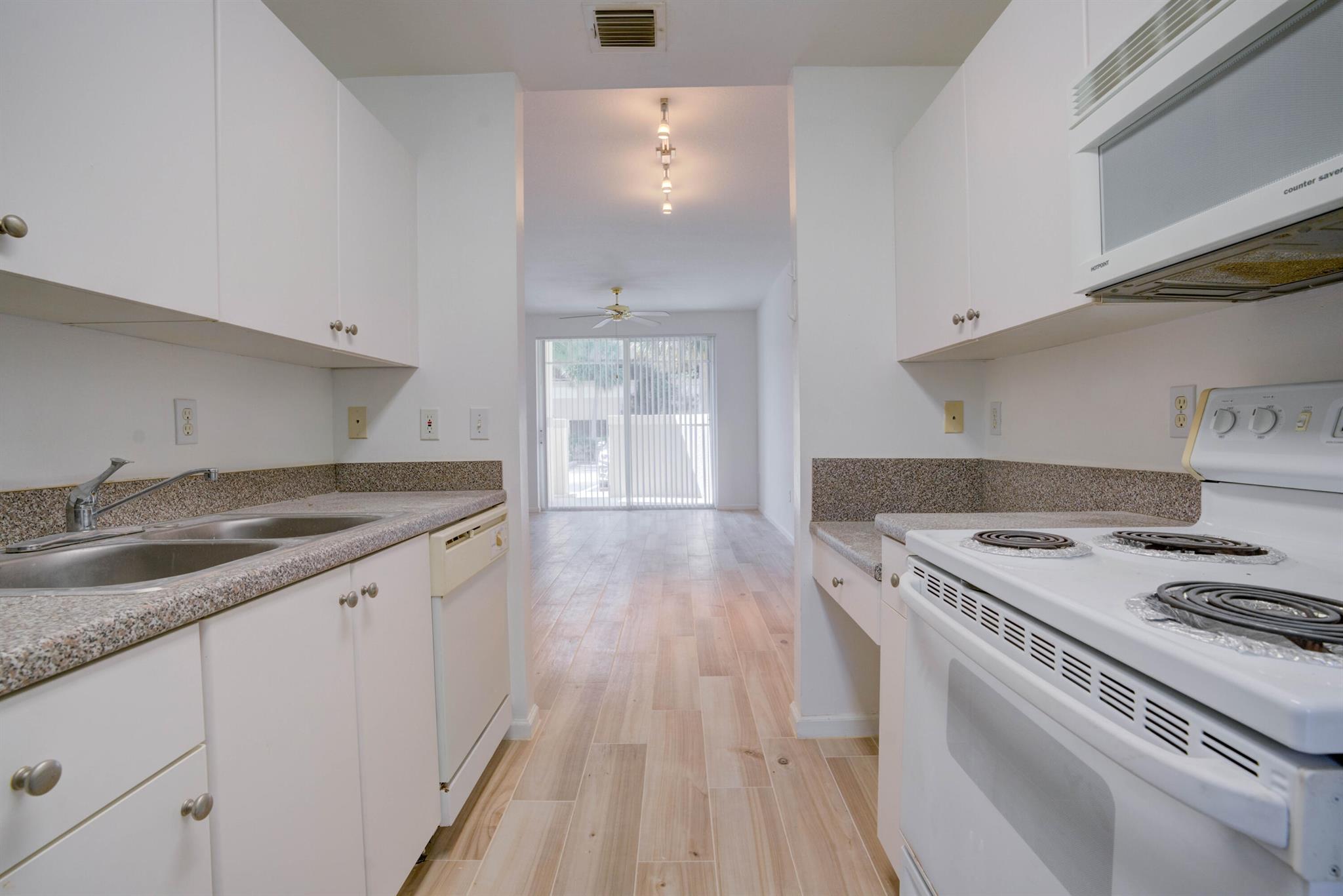 VILLAGE AT ABACOA CONDOMI - Residential Lease