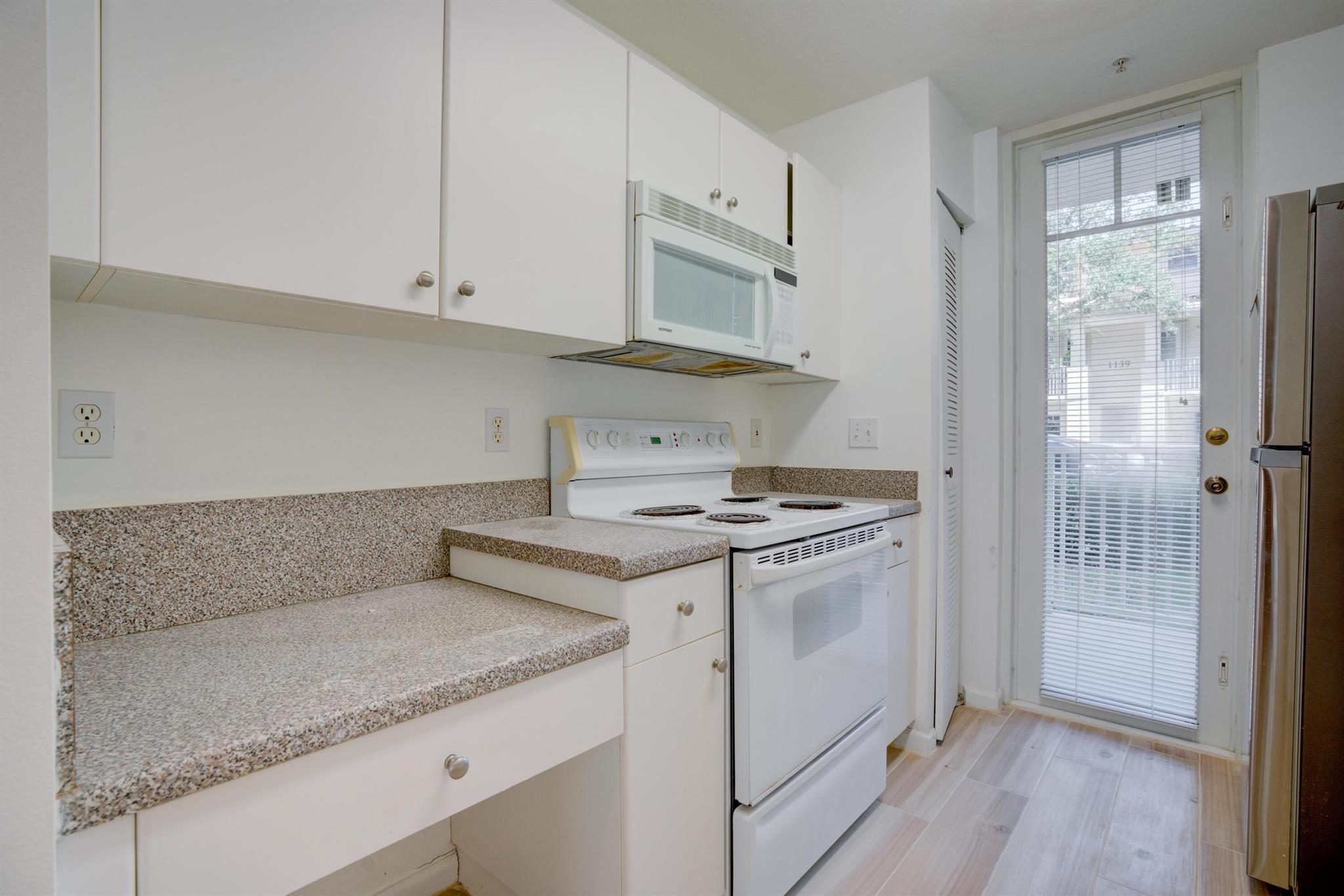 VILLAGE AT ABACOA CONDOMI - Residential Lease