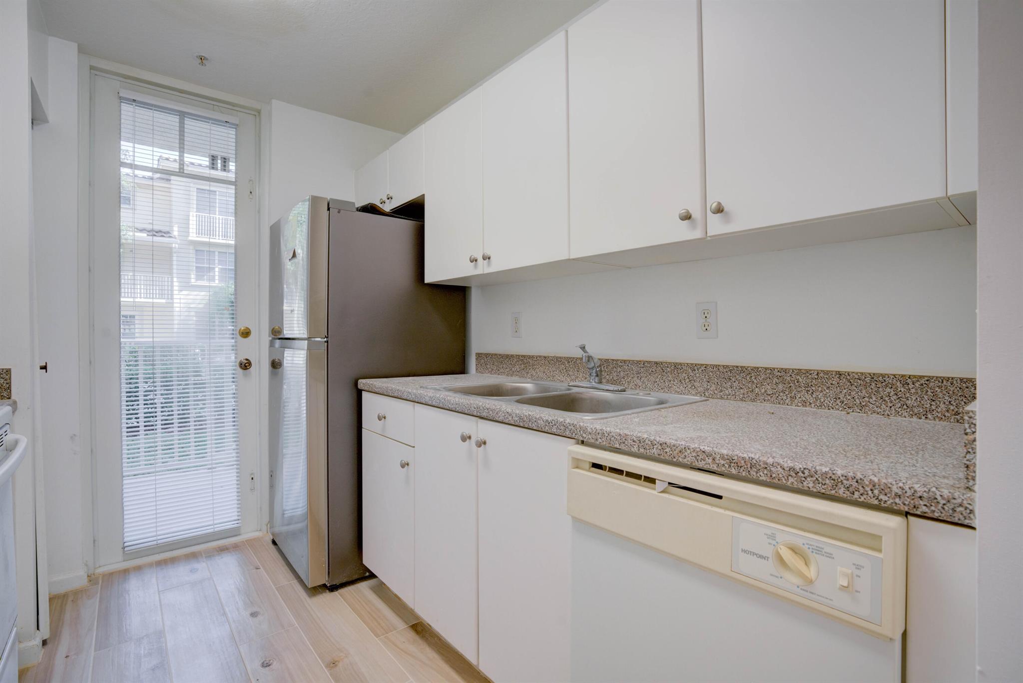 VILLAGE AT ABACOA CONDOMI - Residential Lease