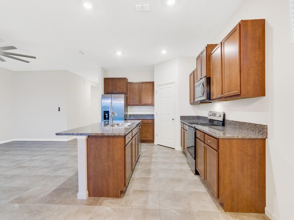 LOST TREE PRESERVE - Residential Lease